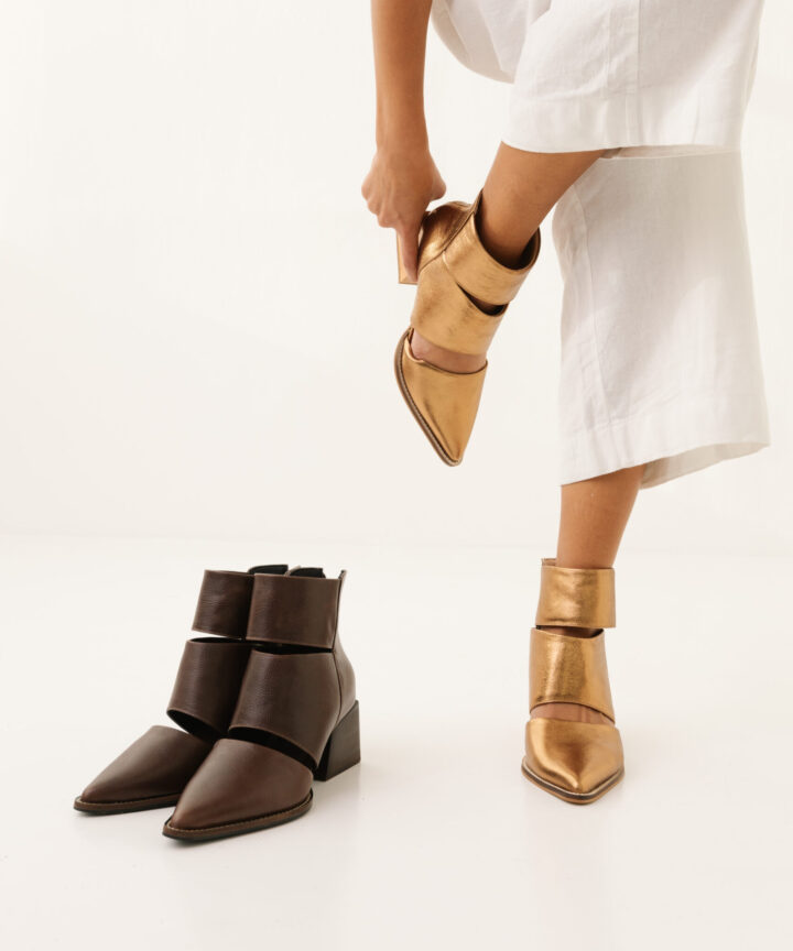 Bota Feminina em Couro Frísia