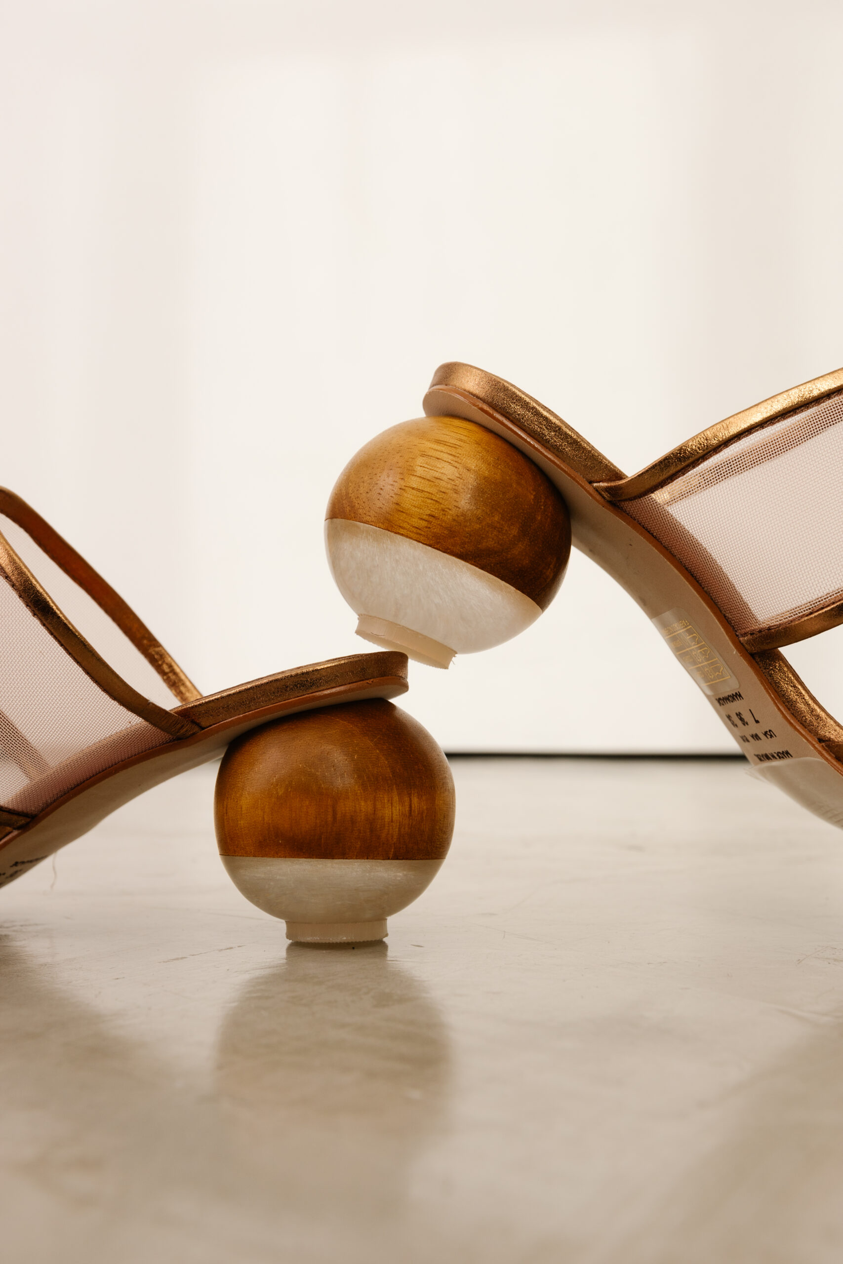 Mule Tela e Couro Milos - Imagem 2