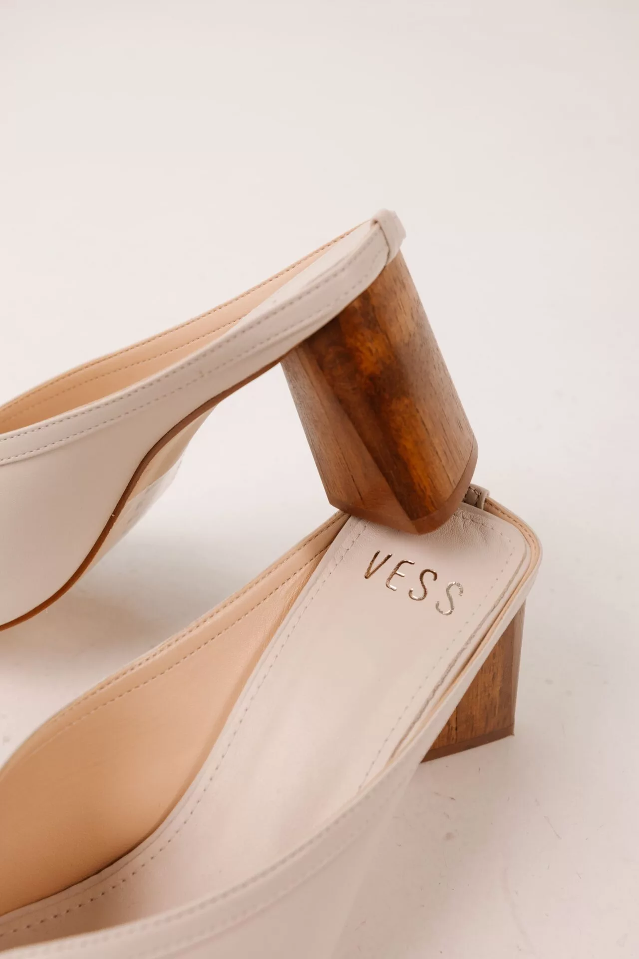 Mule Salto Madeira Anari - Imagem 2