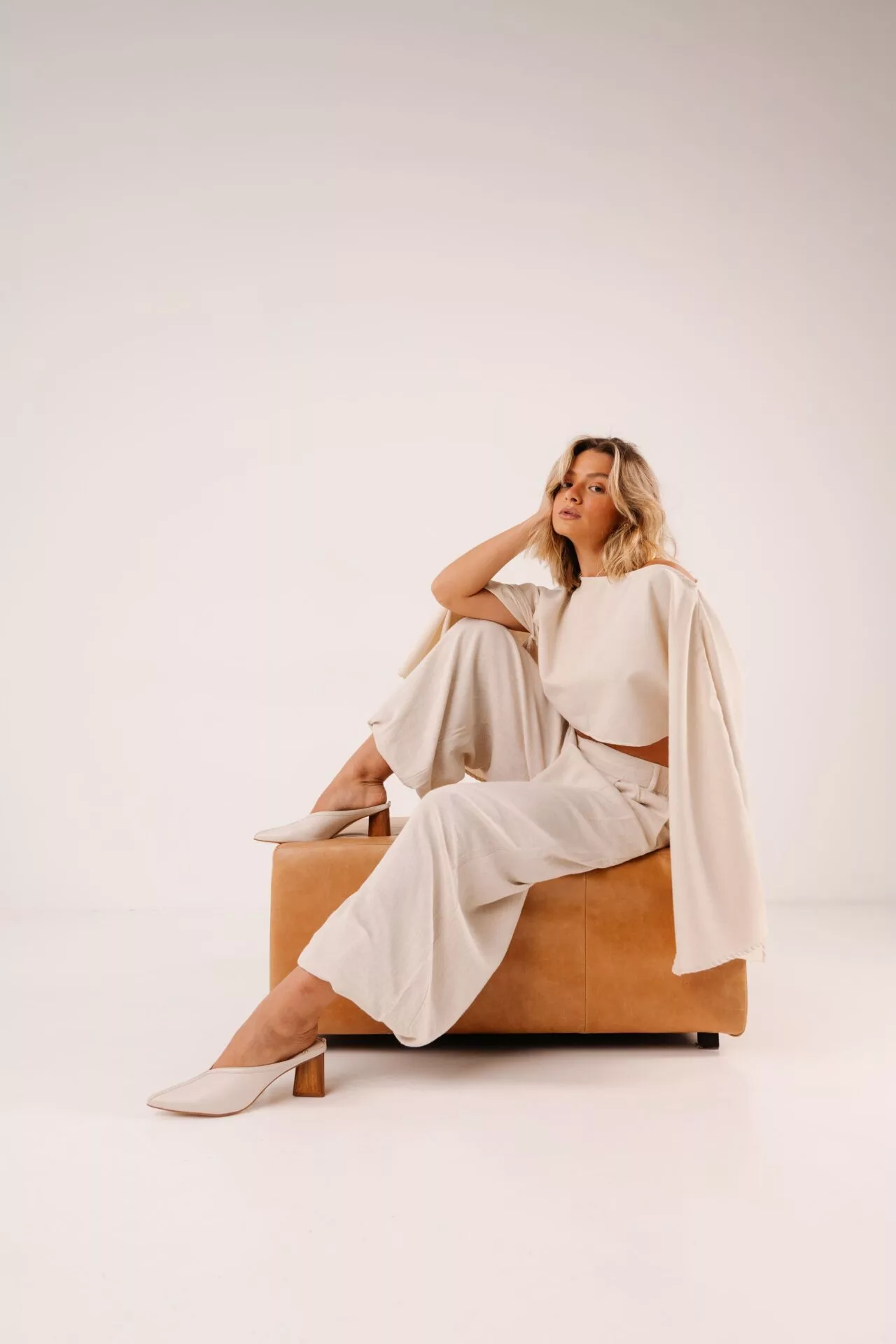 Mule Salto Madeira Anari - Imagem 3