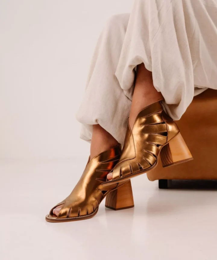 Sandália Salto Feminino em Couro Ambre