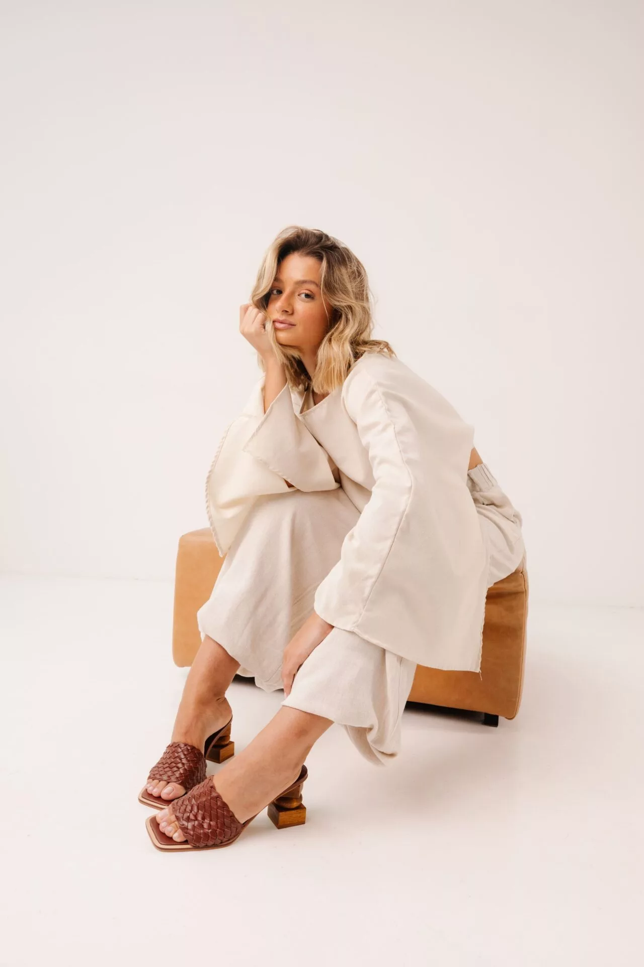 Tamanco em Salto Madeira Mykonos - Imagem 5