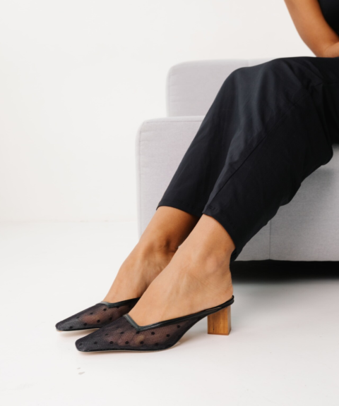 Tamanco Feminino em Couro e Tela Lizandra