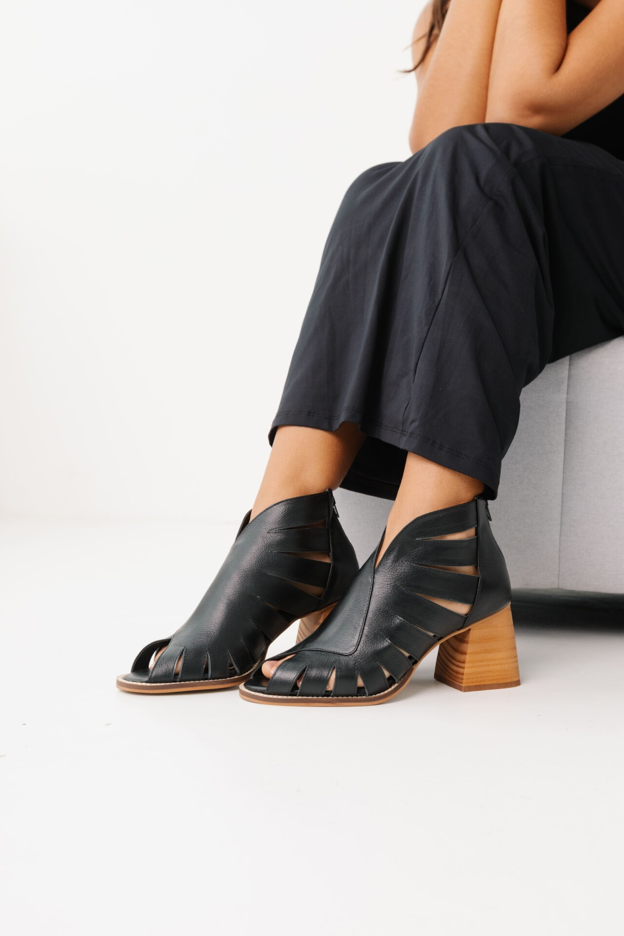 Sandália Salto Feminino em Couro Ambre - Imagem 2