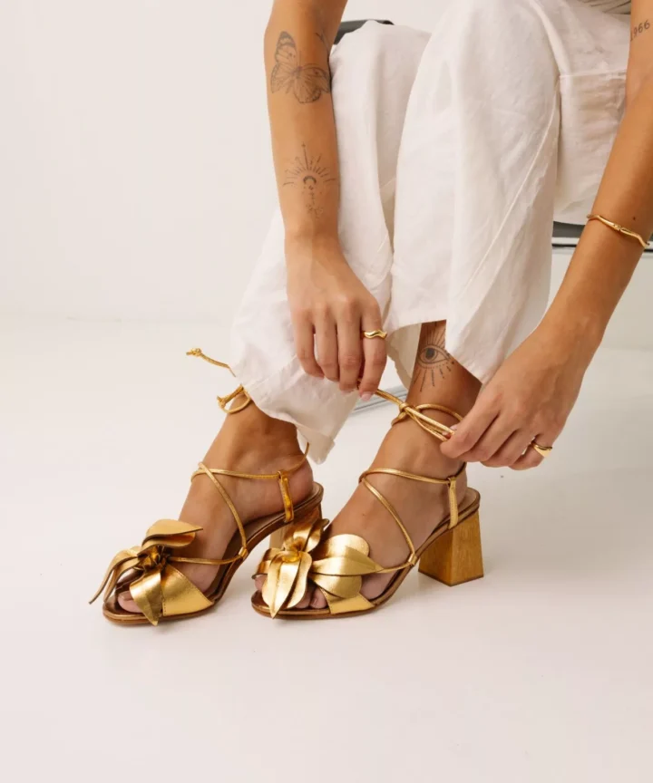 Sandália Com Flor Luna Salto Alto