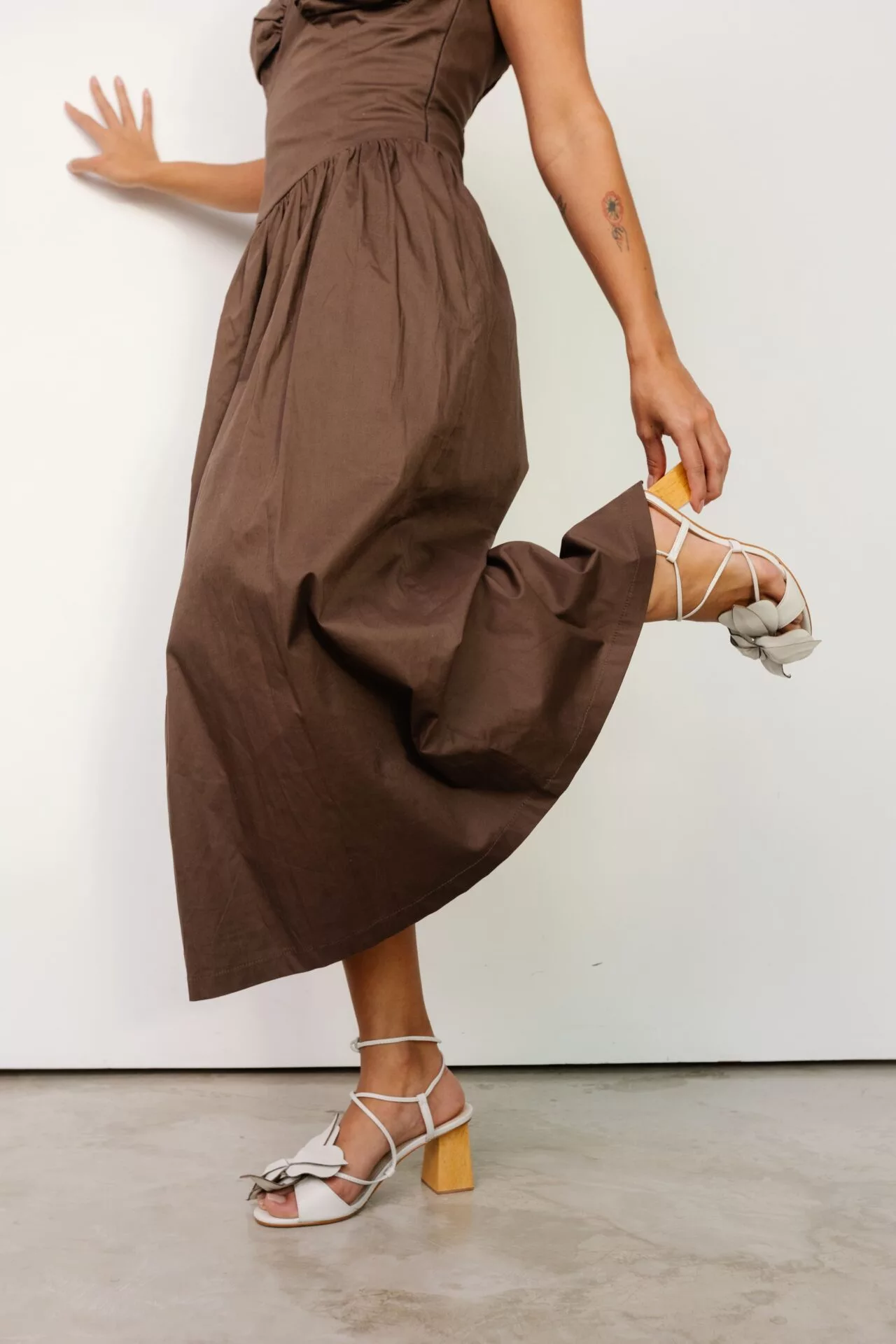 Sandália Com Flor Luna Salto Alto - Imagem 2