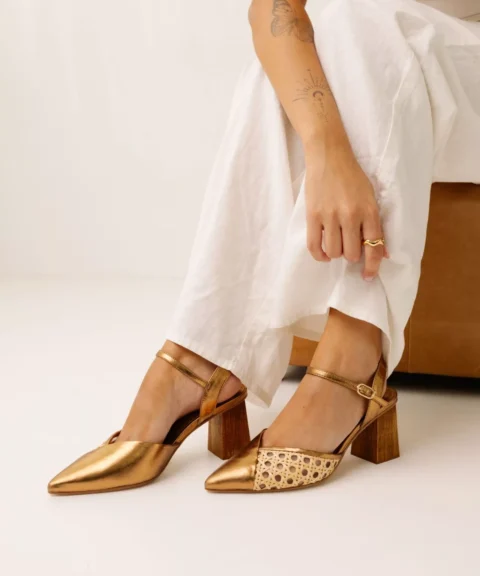 Sapato Feminino em Couro e Tela Vime