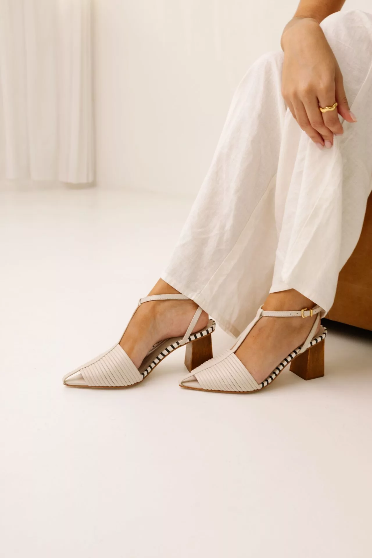 Sapato com Salto Escultural Rafia - Imagem 2