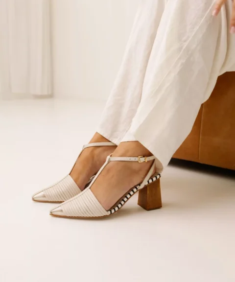 Sapato com Salto Escultural Rafia