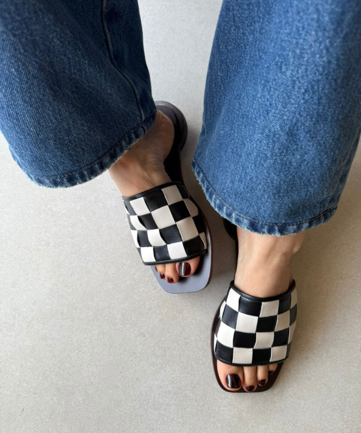 Tamanco Feminino em Couro Artemis