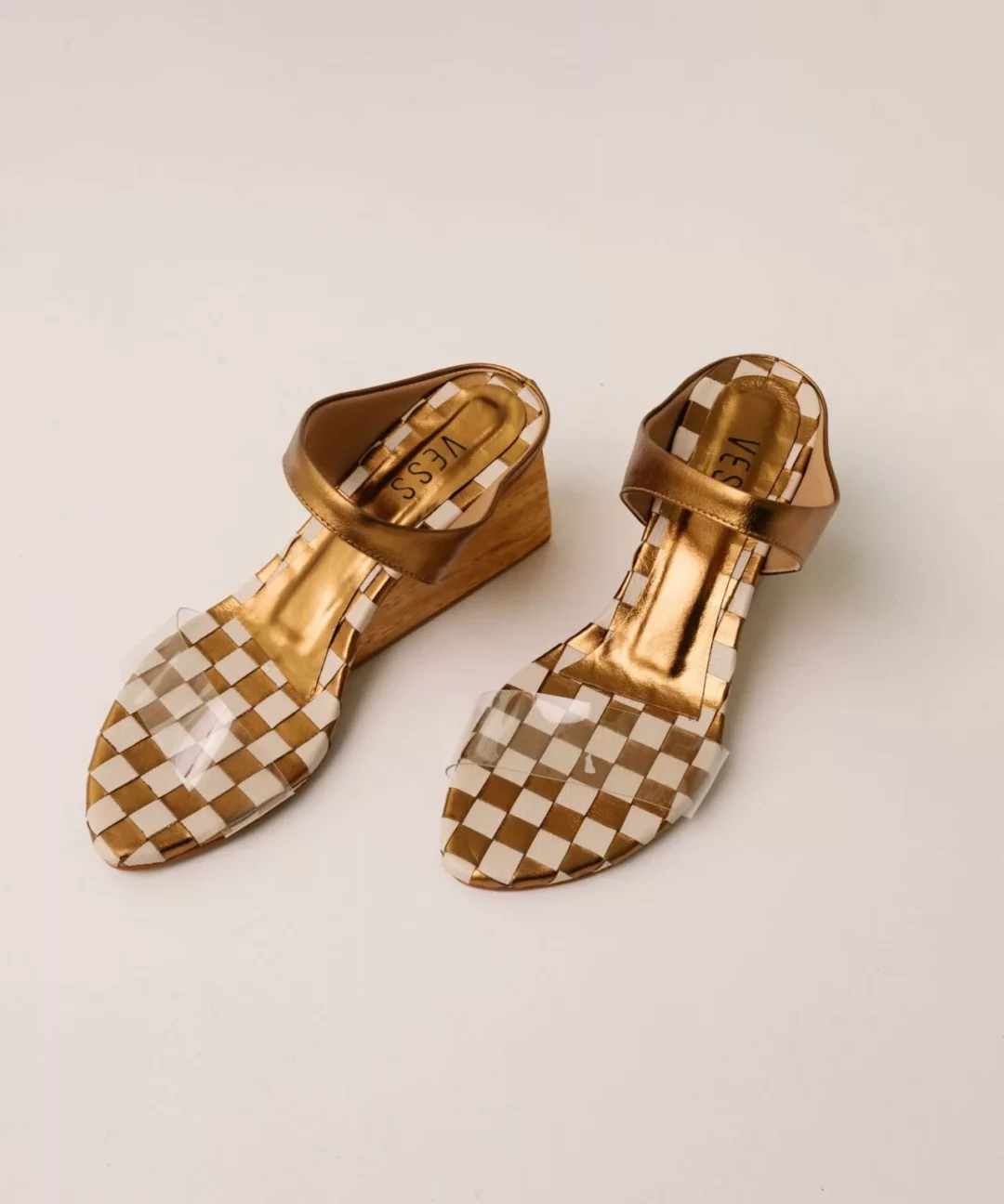 Tamanco com Tira em Vinil Orbe