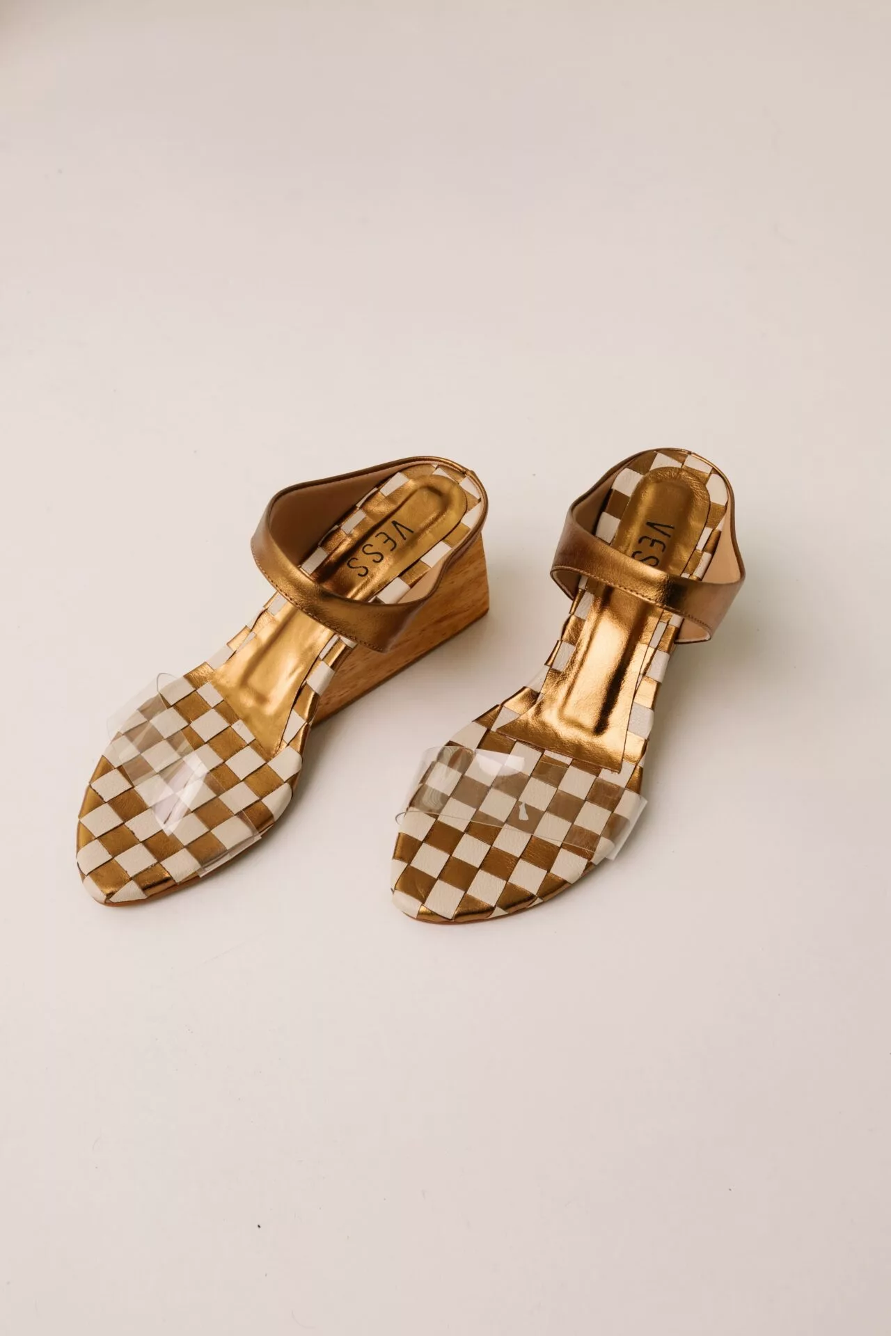 Tamanco com Tira em Vinil Orbe