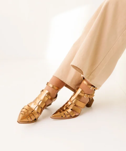 Sapato em Couro e Salto Madeira Grevas