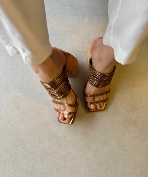 Tamanco Feminino em Couro Milano