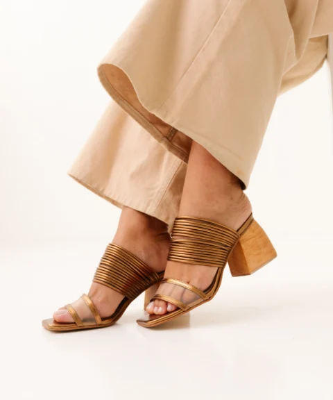 Tamanco Feminino em Couro Milano