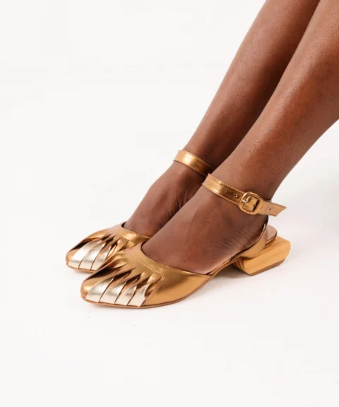 Sapato Feminino Posé em Salto Madeira