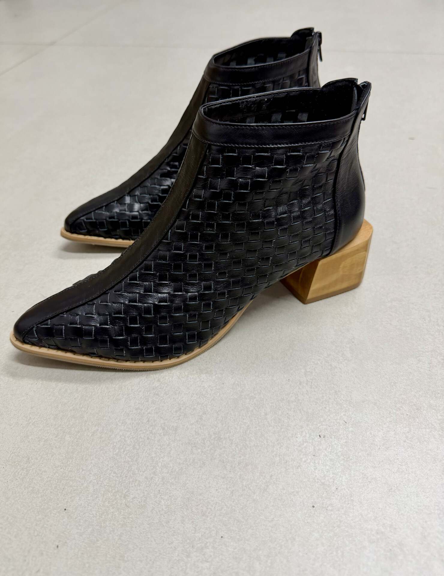 Bota Feminina em Couro Tressê Tutto - Imagem 2