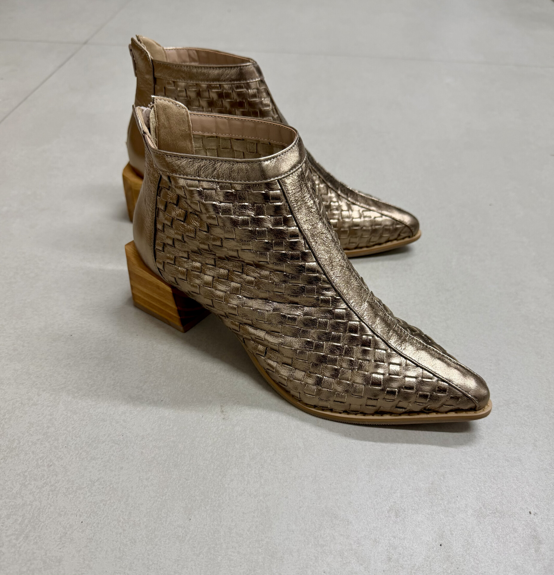 Bota Feminina em Couro Tressê Tutto